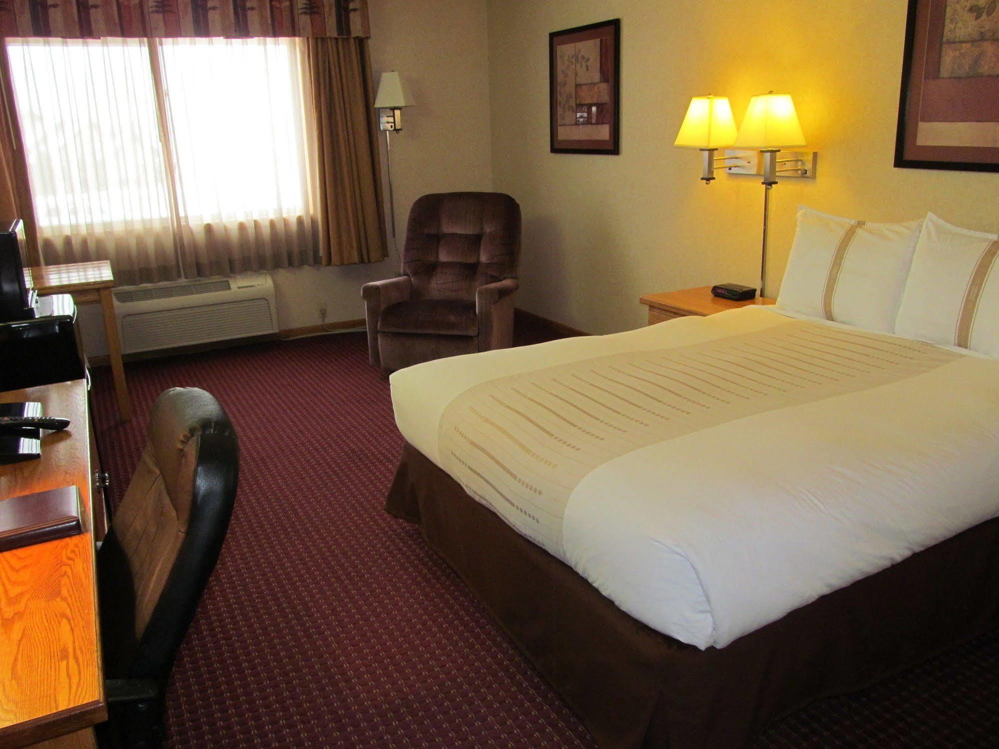 Fireside Inn And Suites Devils Lake Luaran gambar