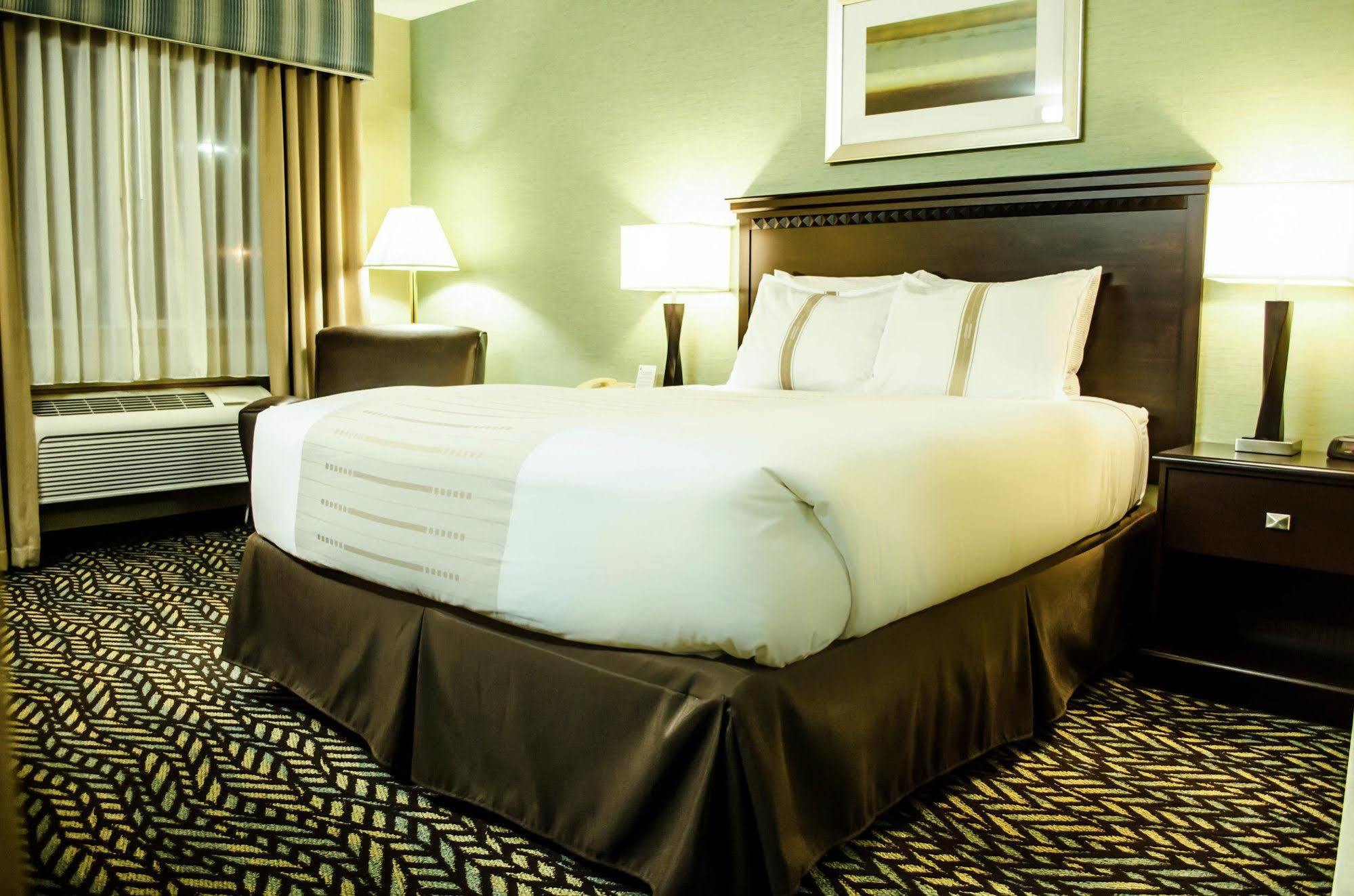 Fireside Inn And Suites Devils Lake Luaran gambar