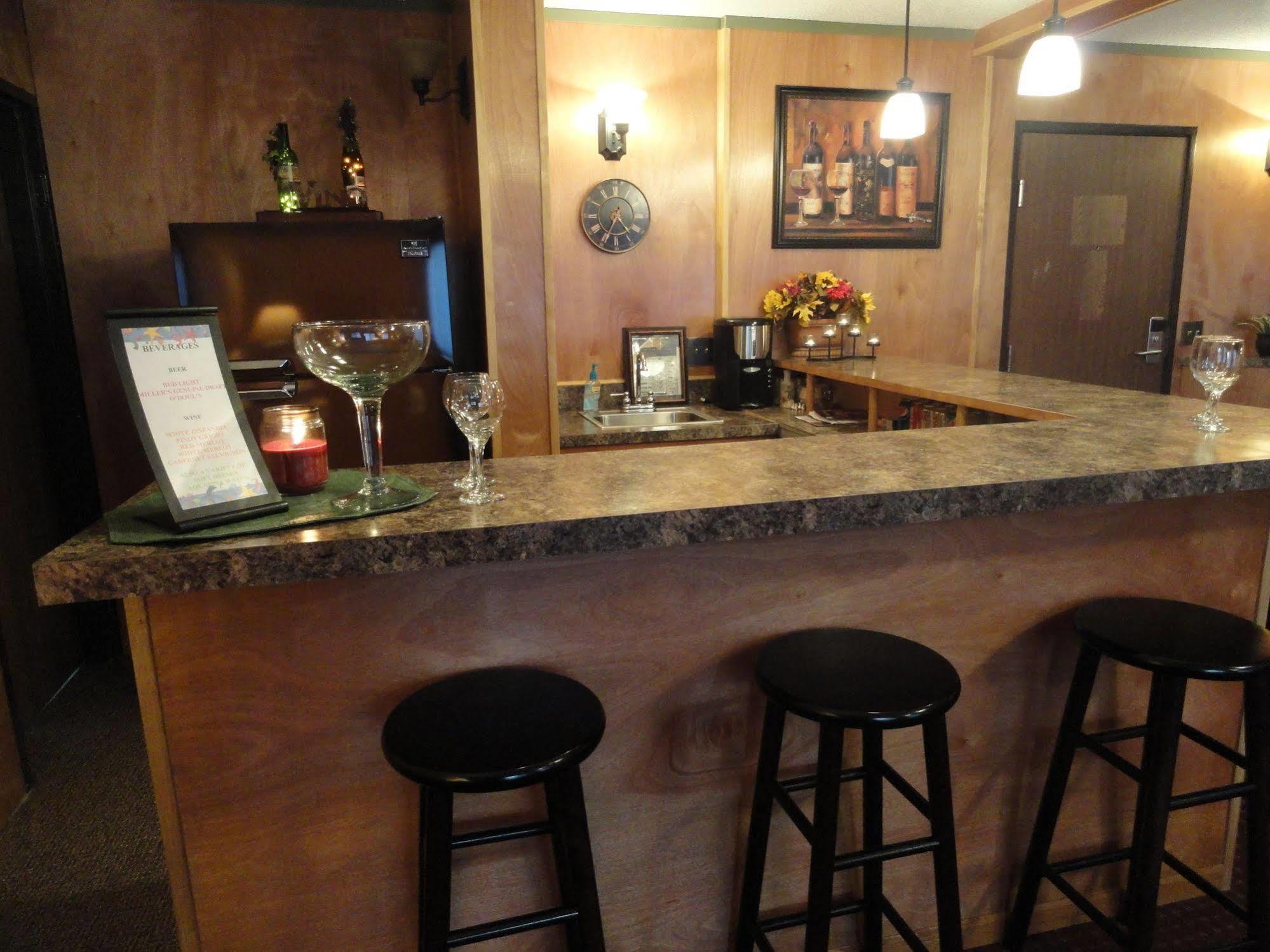 Fireside Inn And Suites Devils Lake Luaran gambar