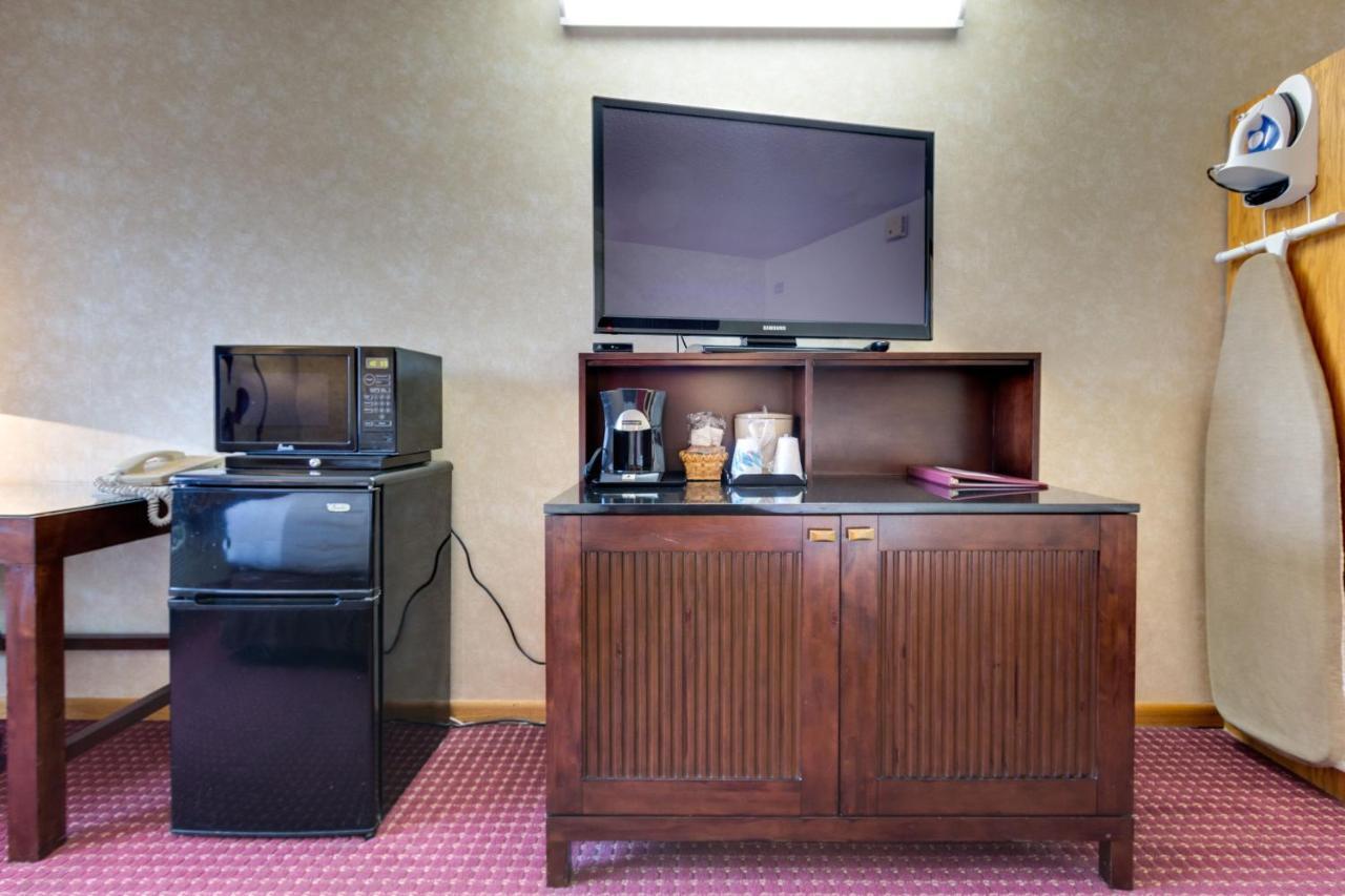 Fireside Inn And Suites Devils Lake Luaran gambar