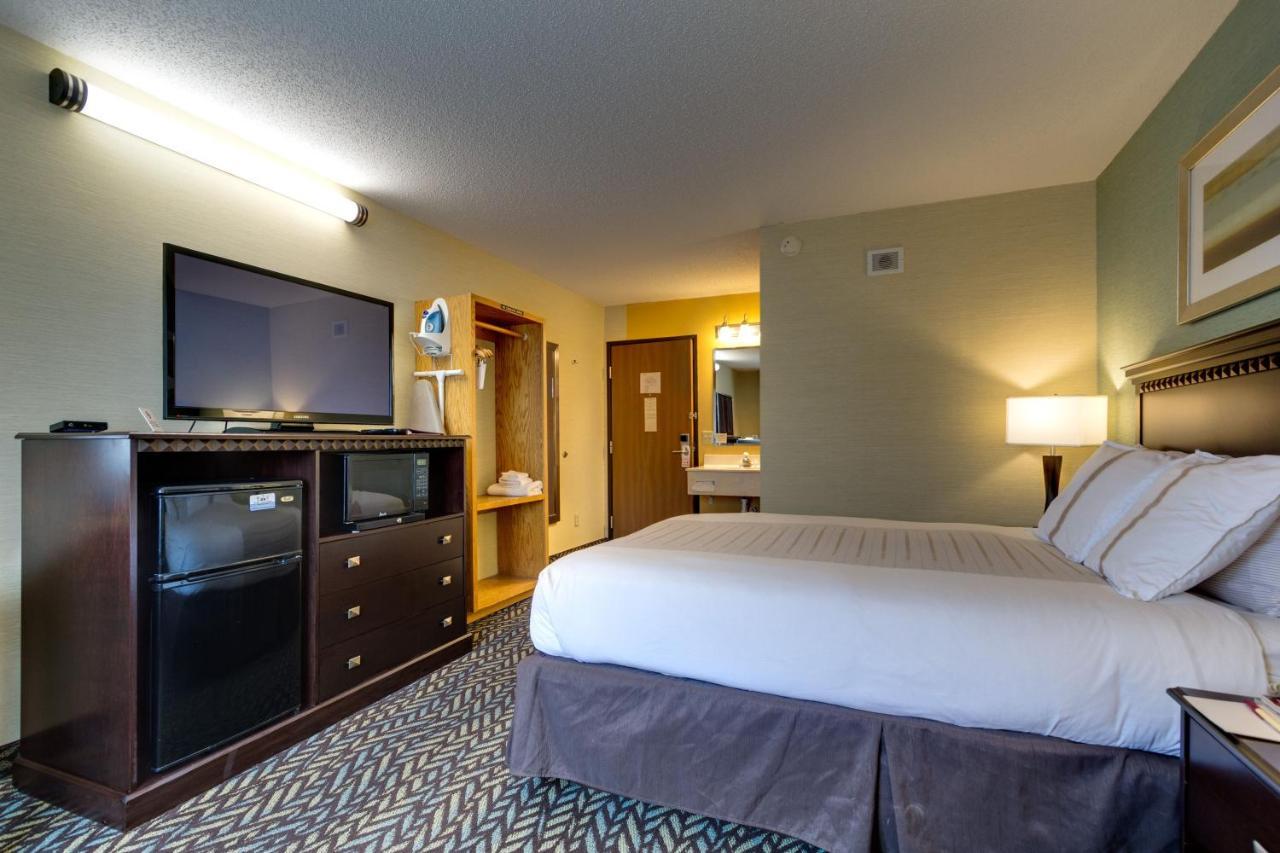 Fireside Inn And Suites Devils Lake Luaran gambar
